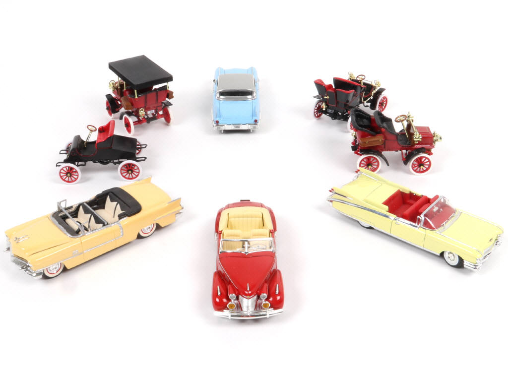 Lot 59 - DIVERS (8)