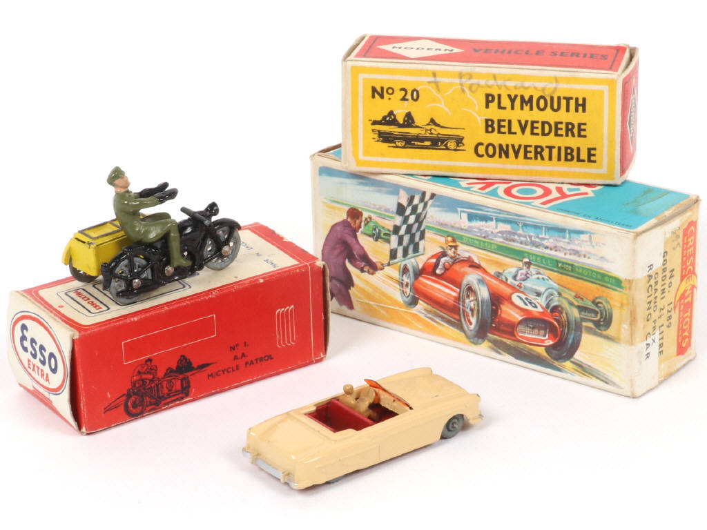 Lot 87 - DIVERS (GB) (3)