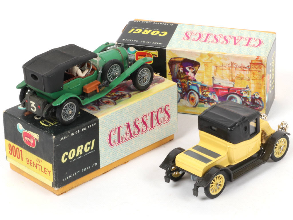 Lot 213 - CORGI TOYS (GB) (2)