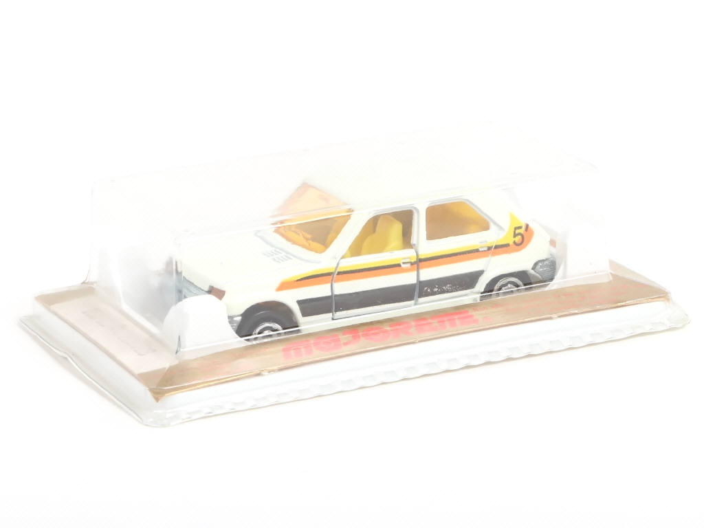Lot 11 - MAJORETTE (FRANCE) (1)