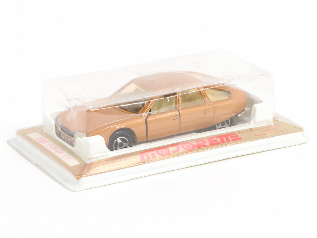 Lot 120 - MAJORETTE (FRANCE) (1)