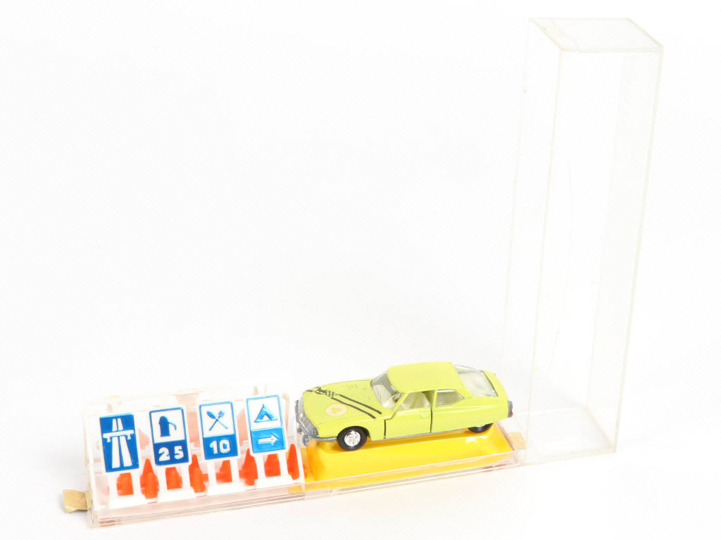 Lot 128 - MAJORETTE (FRANCE) (1)