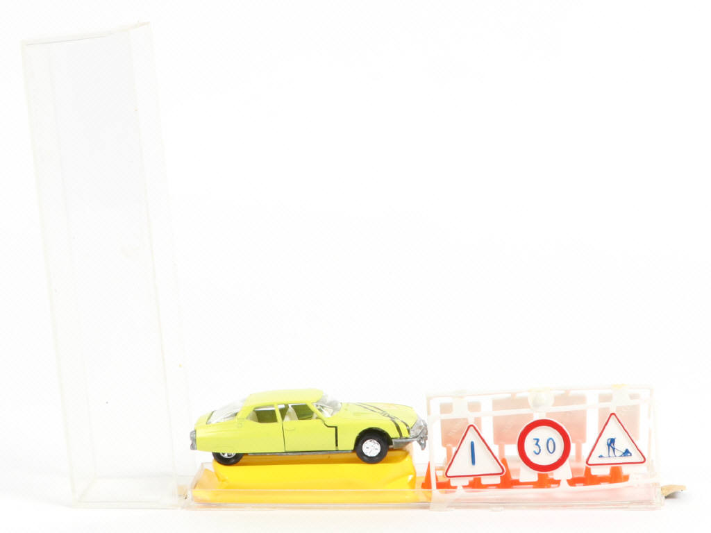 Lot 128 - MAJORETTE (FRANCE) (1)