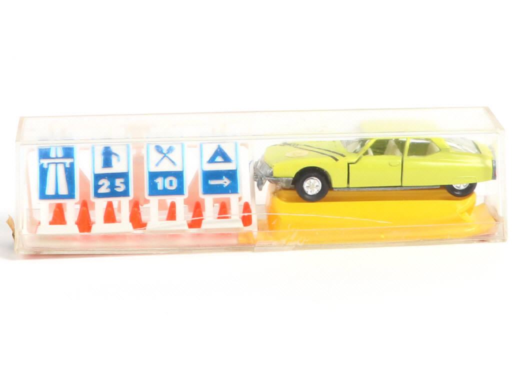 Lot 128 - MAJORETTE (FRANCE) (1)