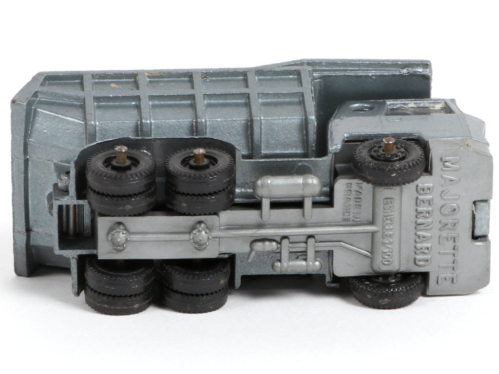 Lot 130 - MAJORETTE (FRANCE) (1)