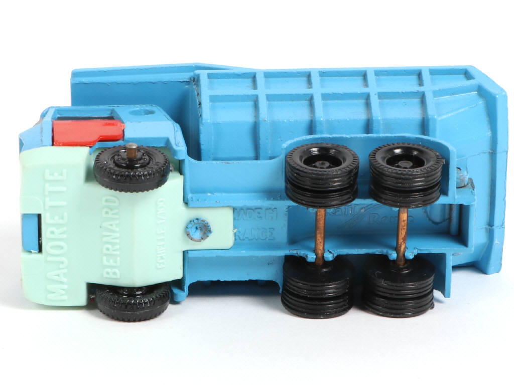 Lot 136 - MAJORETTE (FRANCE) (1)