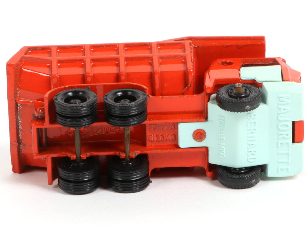 Lot 137 - MAJORETTE (FRANCE) (1)