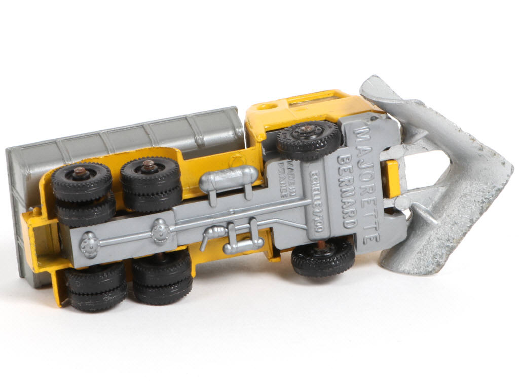 Lot 143 - MAJORETTE (FRANCE) (1)