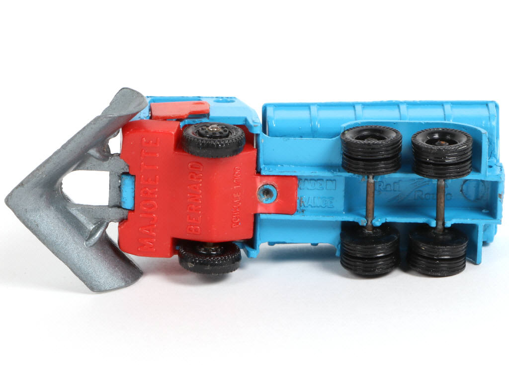 Lot 146 - MAJORETTE (FRANCE) (1)