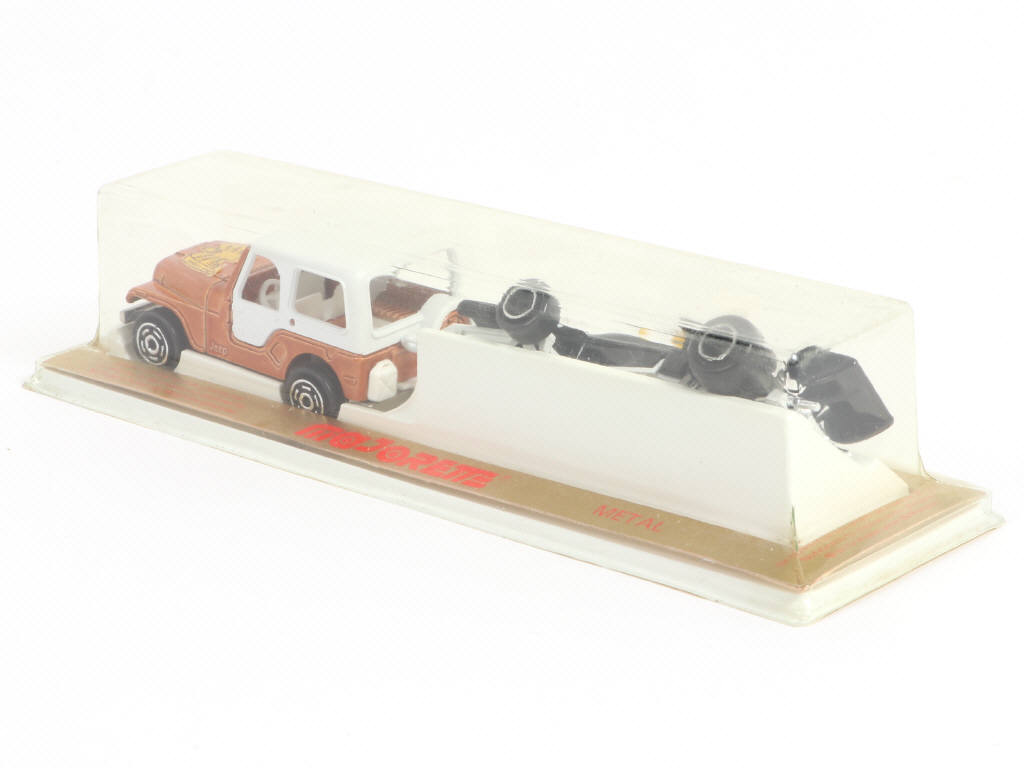 Lot 221 - MAJORETTE (FRANCE) (1)