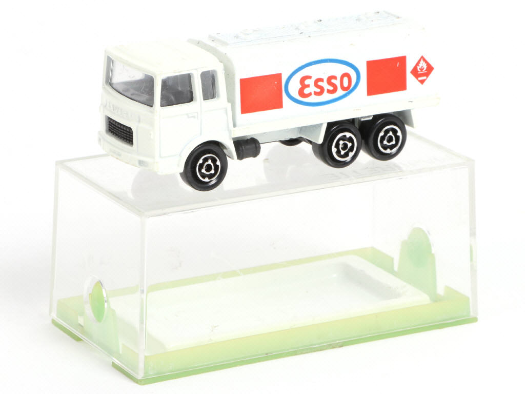 Lot 236 - MAJORETTE (FRANCE) (1)