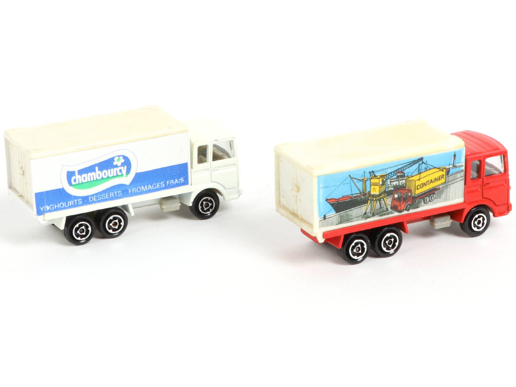 Lot 241 - MAJORETTE (FRANCE) (2)