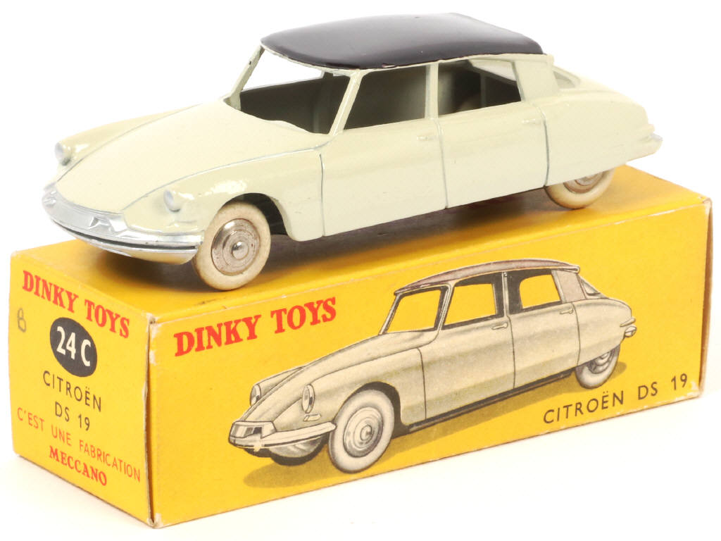Lot 323 - DINKY TOYS (FRANCE) (1)