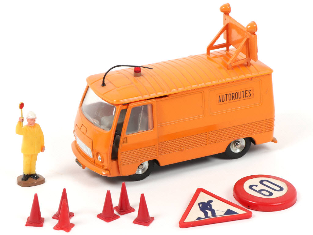 Lot 322 - DINKY TOYS (FRANCE) (1)