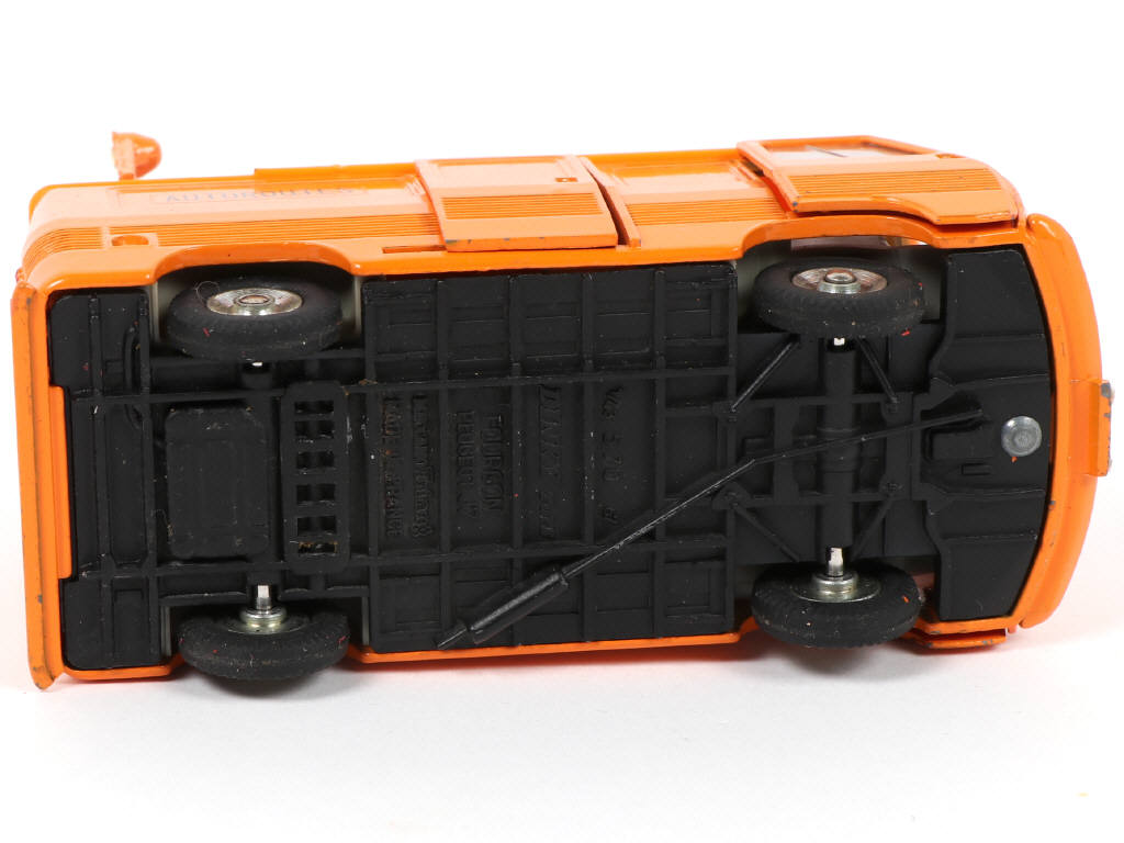 Lot 322 - DINKY TOYS (FRANCE) (1)