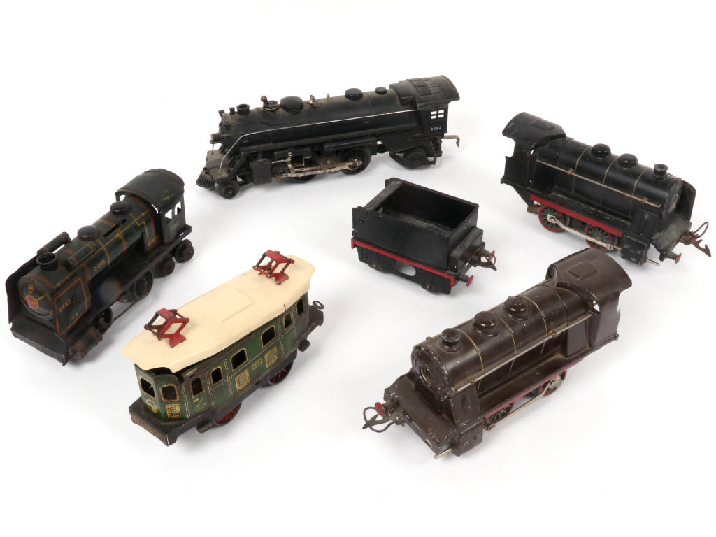 Lot 43 - DIVERS (6)