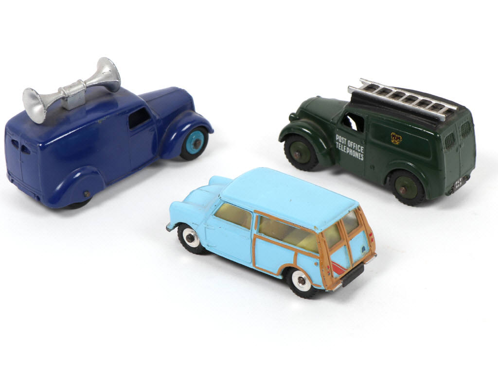 Lot 309 - DINKY TOYS (GB) (3)