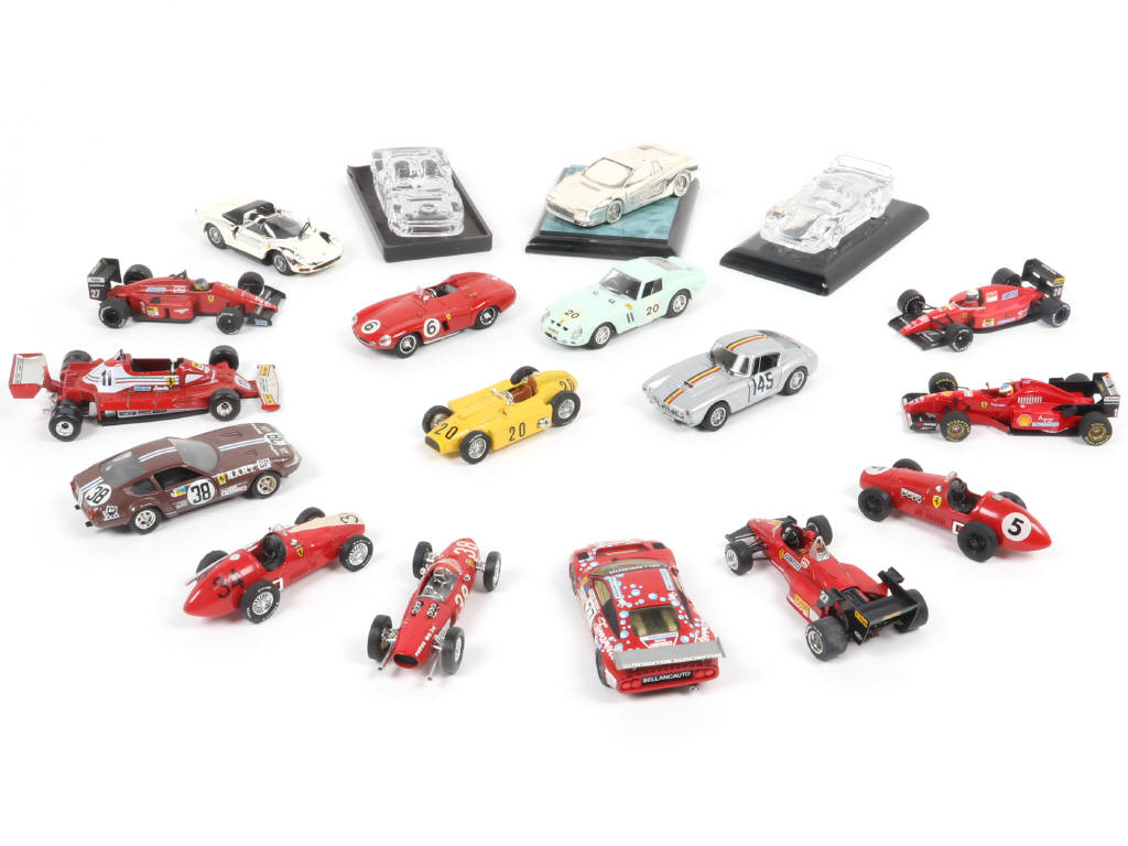 Lot 82 - DIVERS (18)