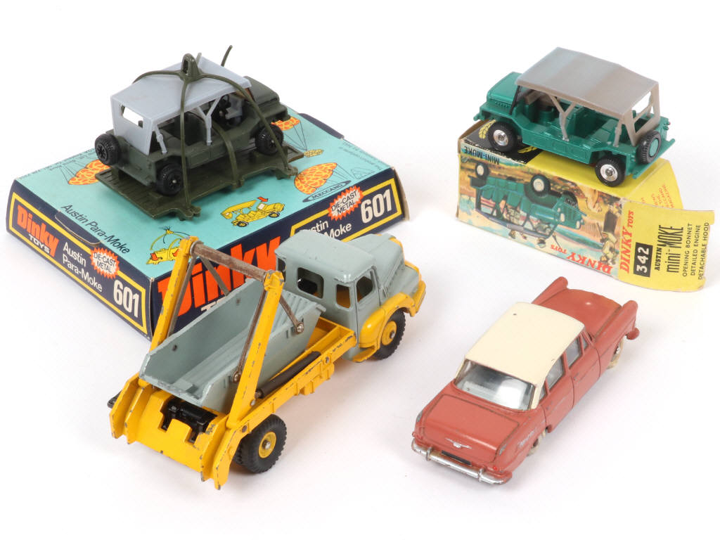 Lot 313 - DINKY TOYS (4)