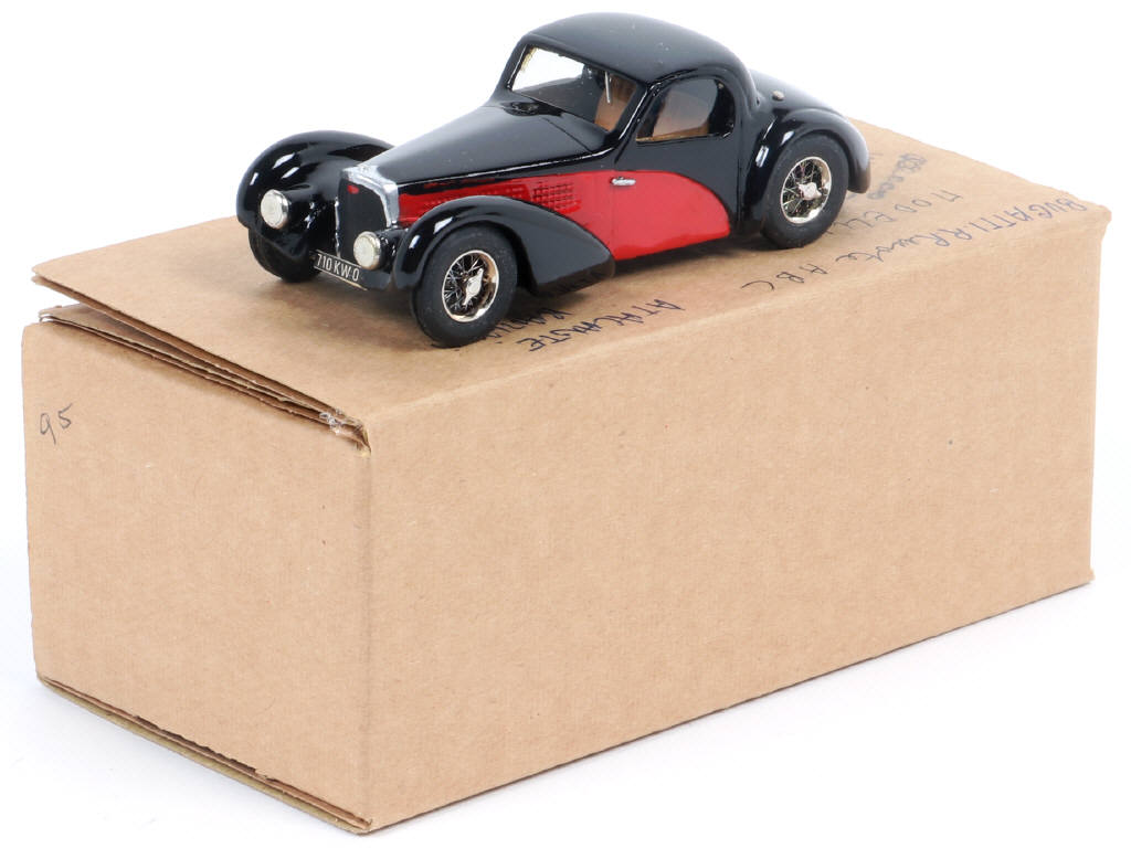 Lot 139 - MODELLI 'R' (1)