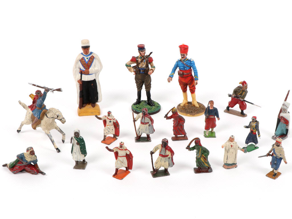Lot 30 - DIVERS (18)