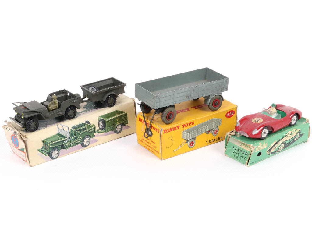 Lot 46 - DIVERS (3)