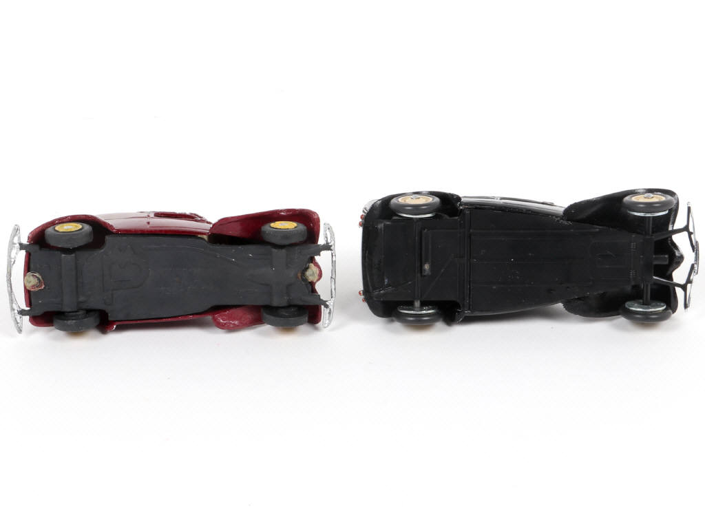 Lot 41 - DIVERS (2)