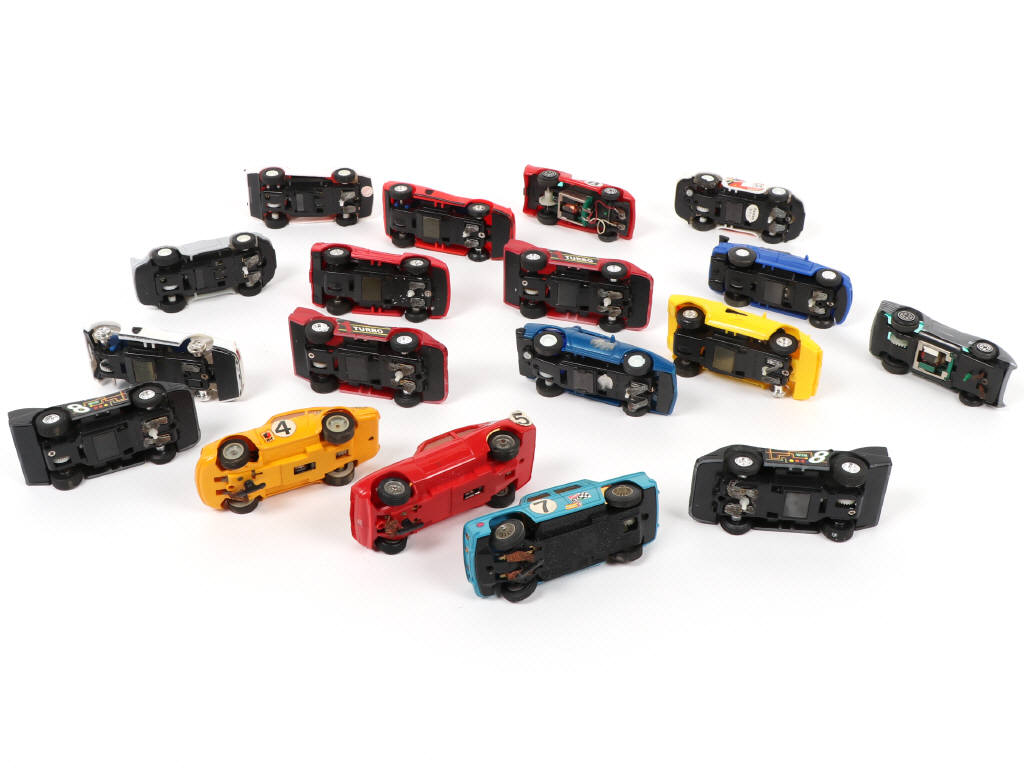 Lot 78 - DIVERS (18)