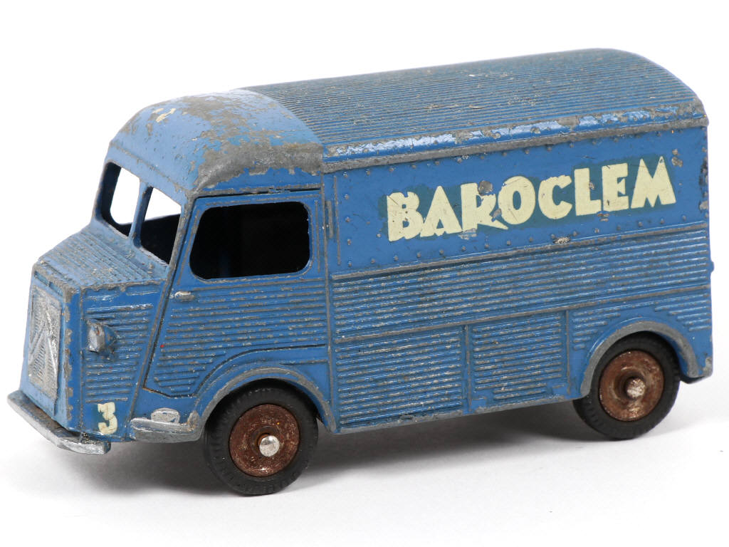 Lot 393 - DINKY TOYS (FRANCE) (1)