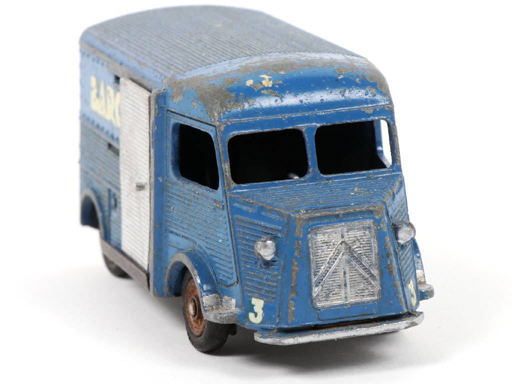 Lot 393 - DINKY TOYS (FRANCE) (1)
