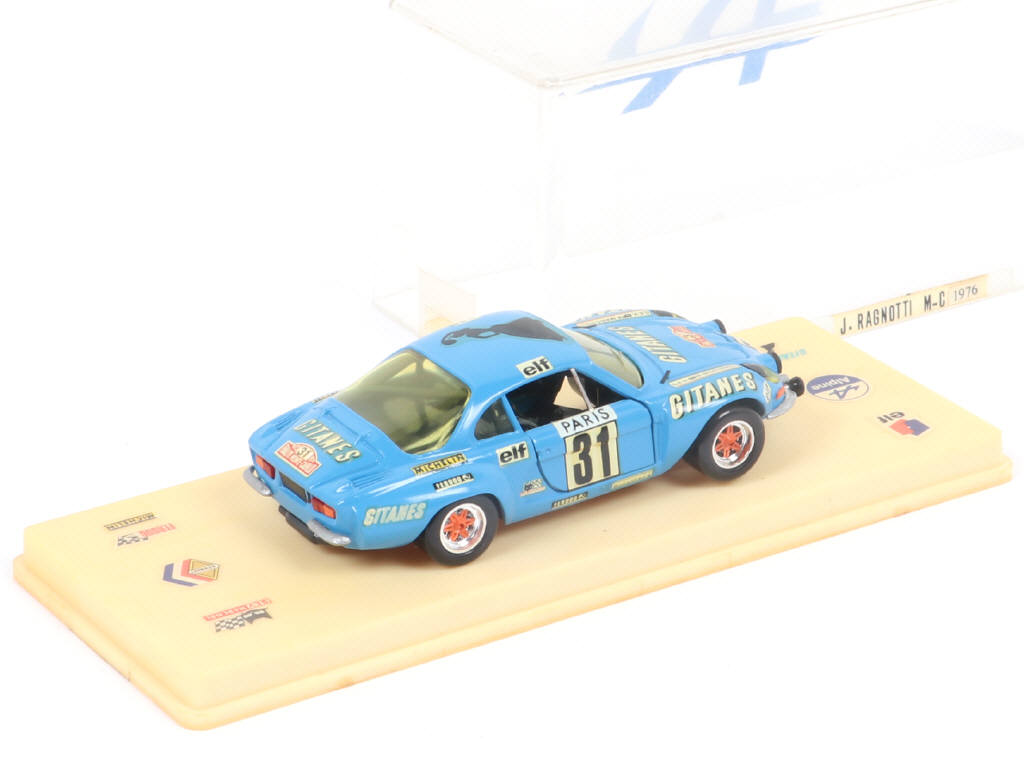 Lot 49 - DIVERS (1)