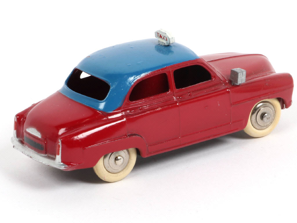 Lot 229 - DINKY TOYS (FRANCE) (1)