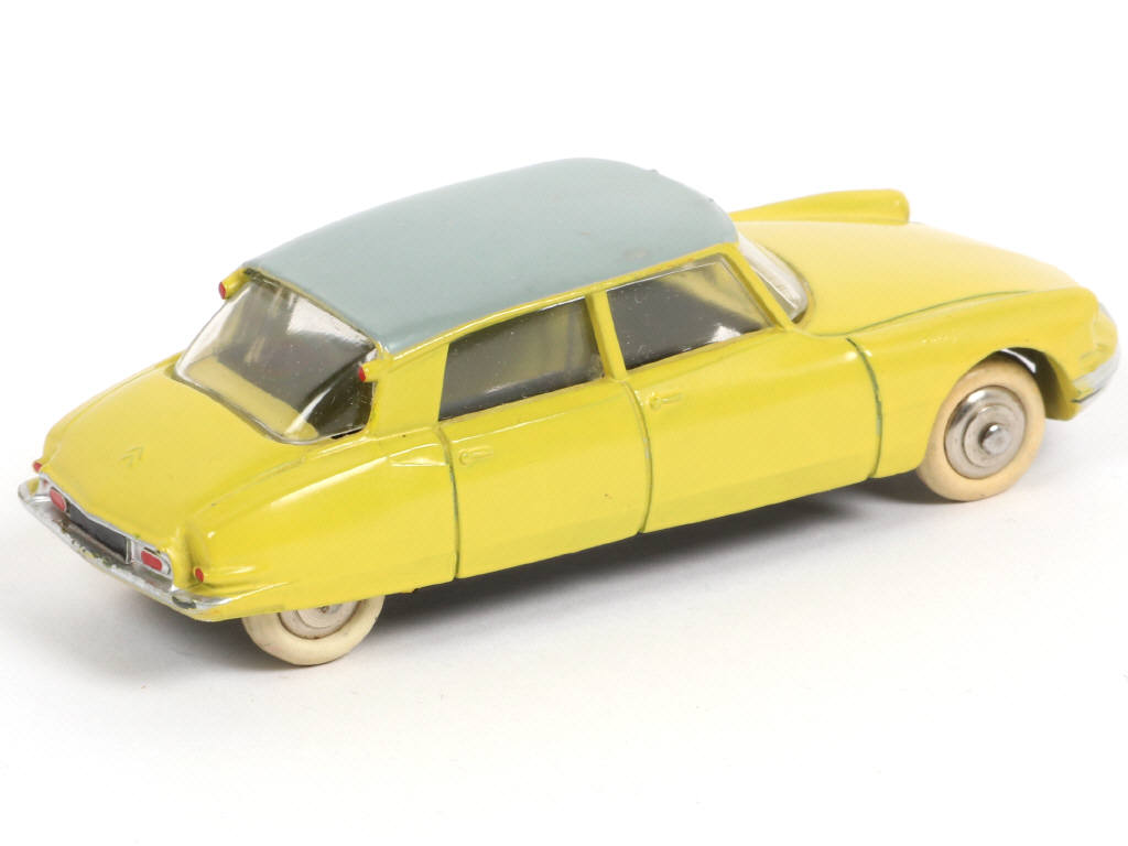Lot 238 - DINKY TOYS (FRANCE) (1)