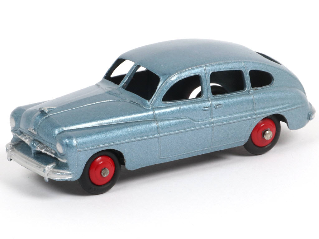 Lot 224 - DINKY TOYS (FRANCE) (1)