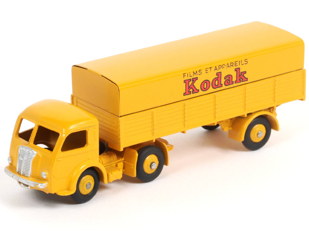 Lot 253 - DINKY TOYS (FRANCE) (1)