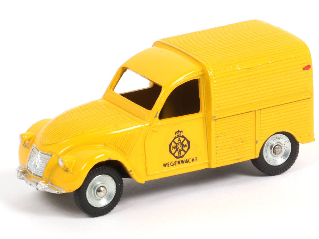 Lot 250 - DINKY TOYS (FRANCE) (1)