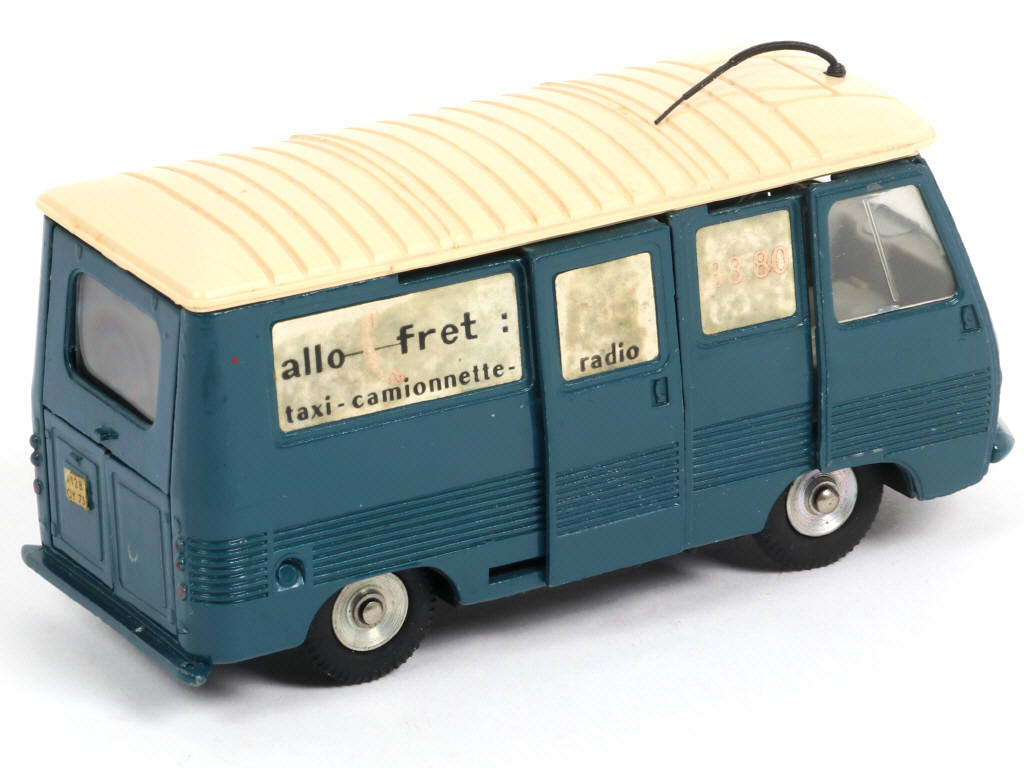 Lot 261 - DINKY TOYS (FRANCE) (1)