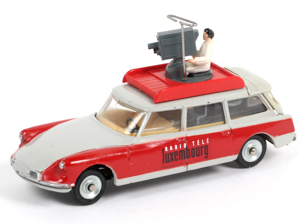 Lot 241 - DINKY TOYS (FRANCE) (1)