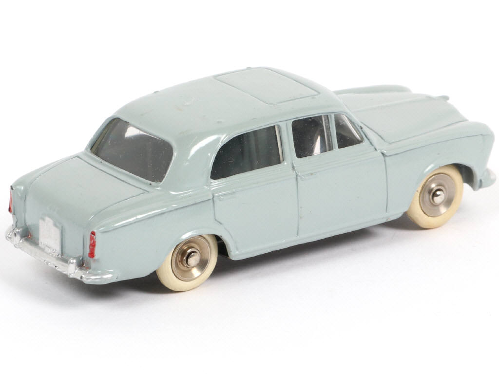 Lot 231 - DINKY TOYS (FRANCE) (1)