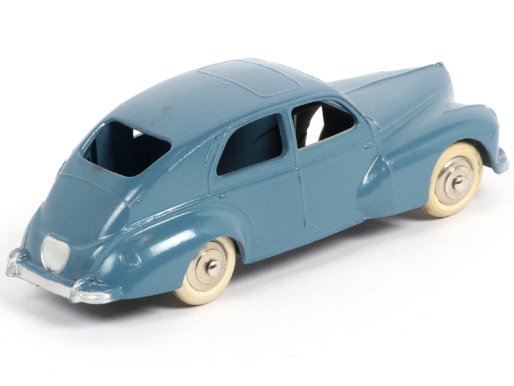 Lot 225 - DINKY TOYS (FRANCE) (1)