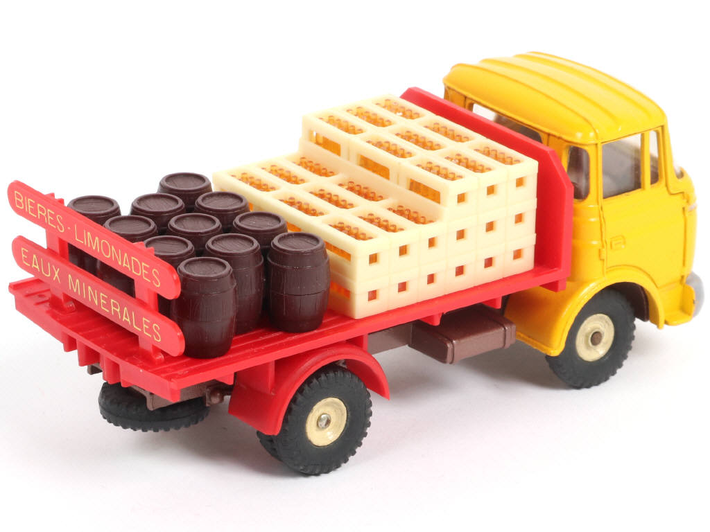 Lot 255 - DINKY TOYS (FRANCE) (1)