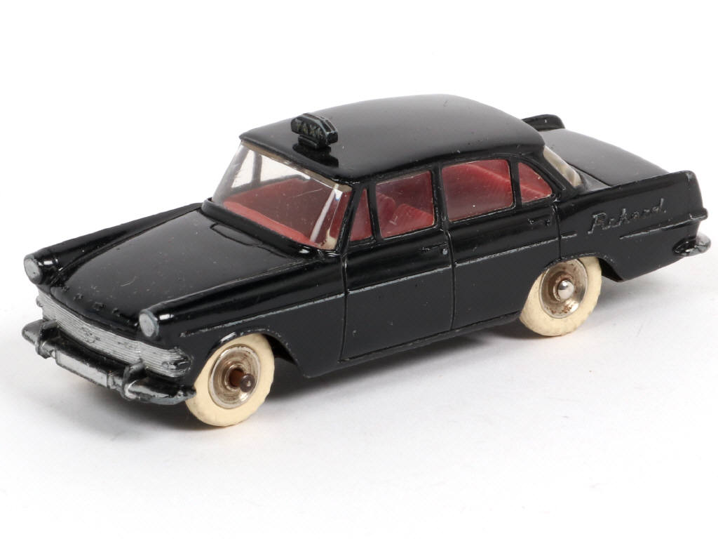 Lot 248 - DINKY TOYS (FRANCE) (1)