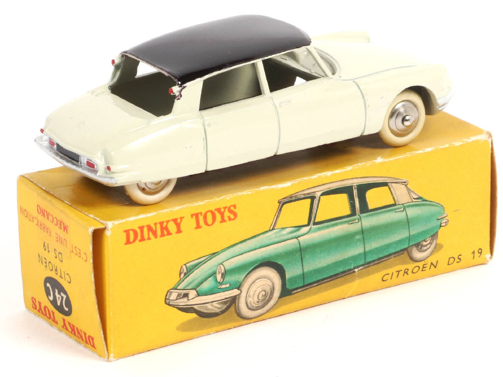 Lot 266 - DINKY TOYS (FRANCE) (1)