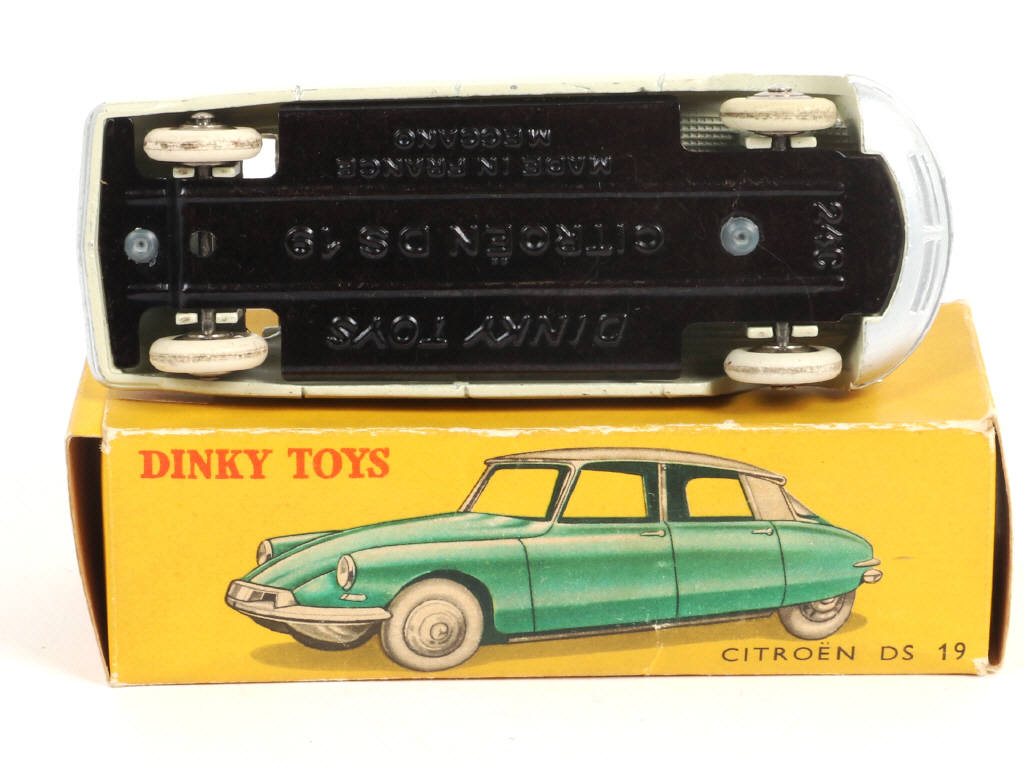 Lot 266 - DINKY TOYS (FRANCE) (1)