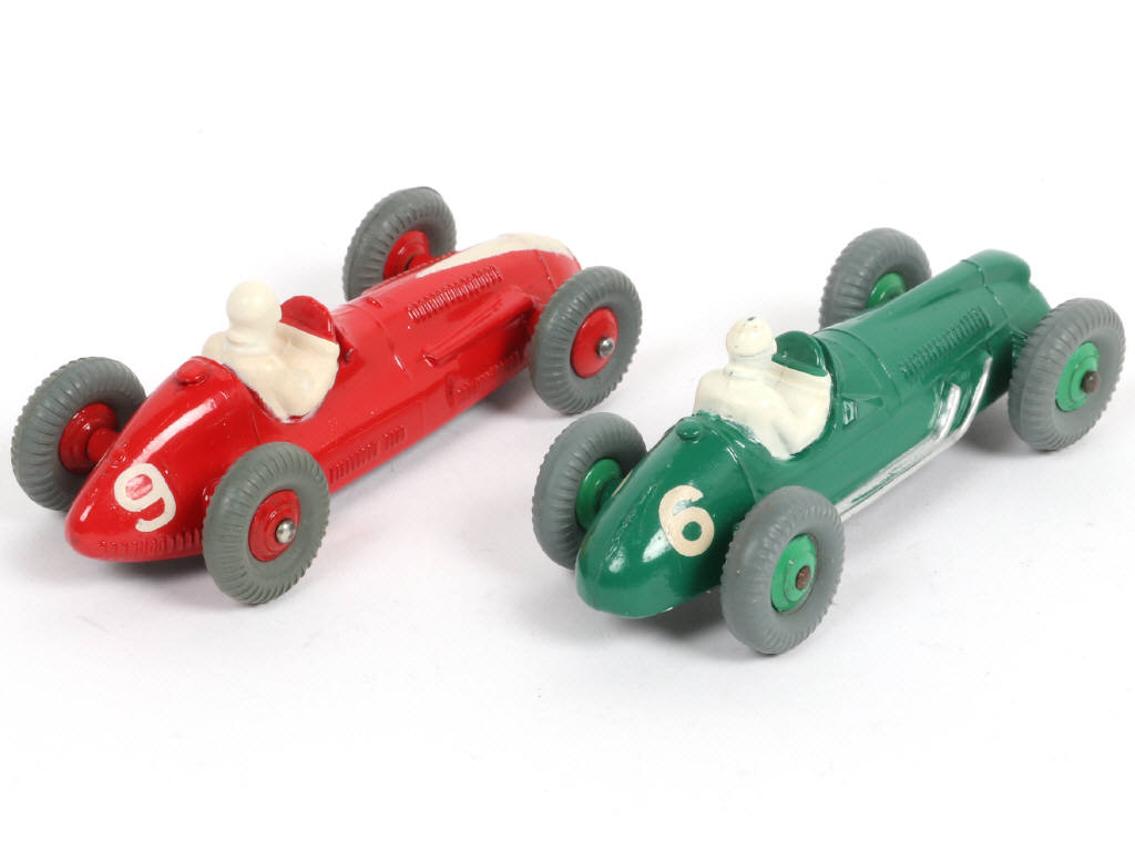 Lot 176 - DINKY TOYS (GB) (2)