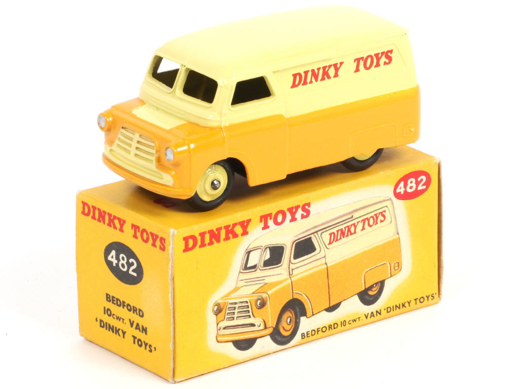 Lot 145 - DINKY TOYS (GB) (1)