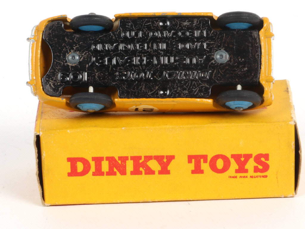 Lot 119 - DINKY TOYS (GB) (1)