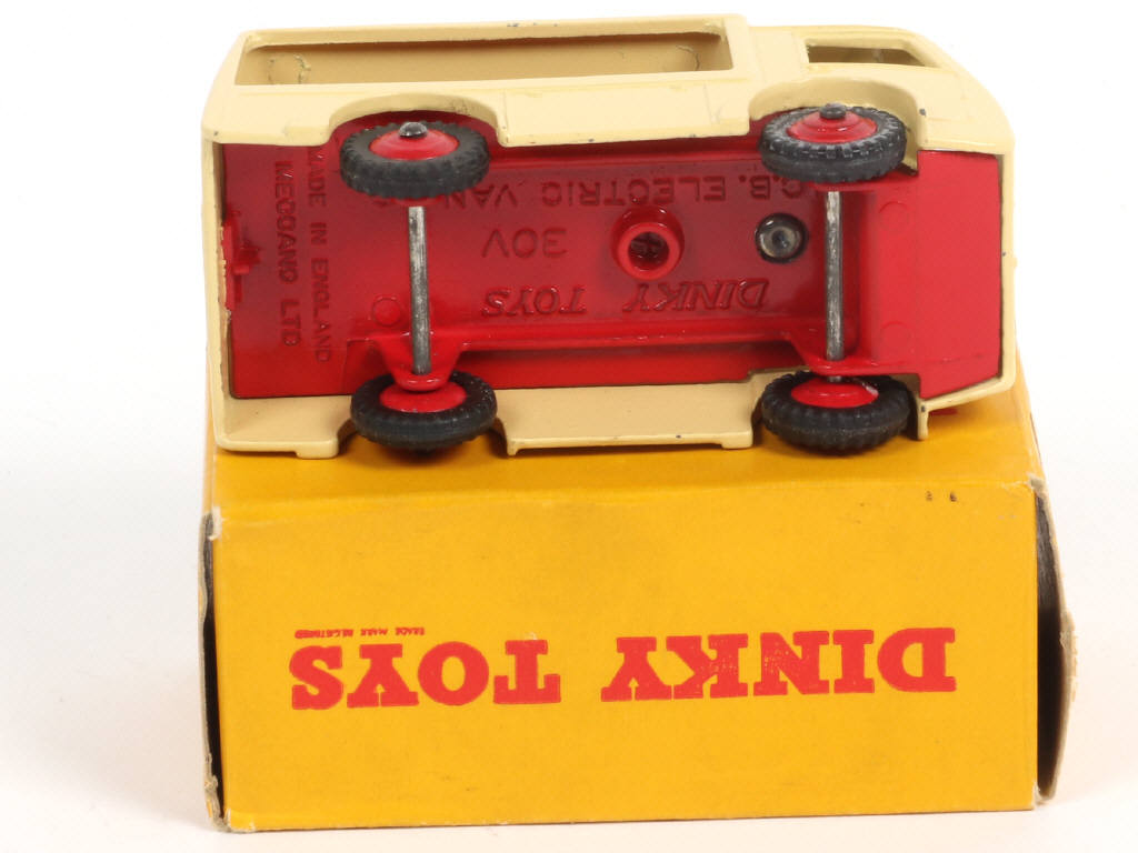 Lot 146 - DINKY TOYS (GB) (1)