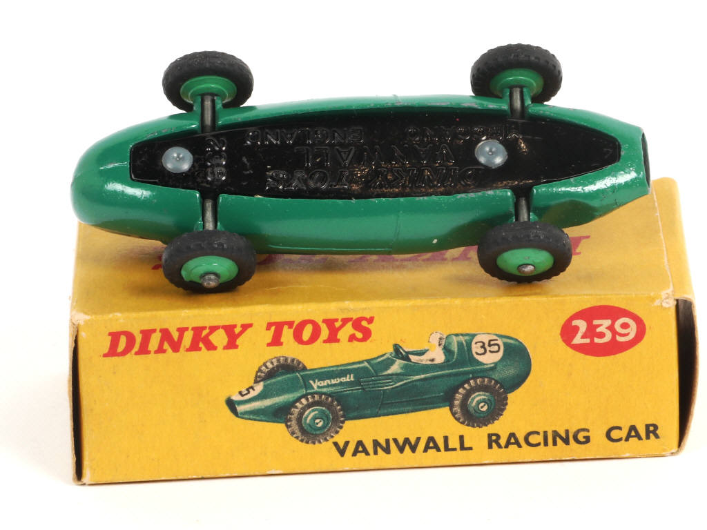 Lot 115 - DINKY TOYS (GB) (1)
