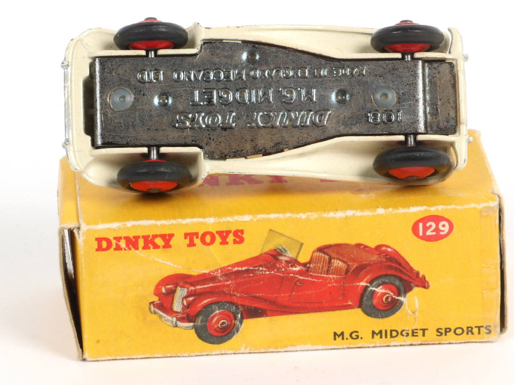 Lot 121 - DINKY TOYS (GB) (1)